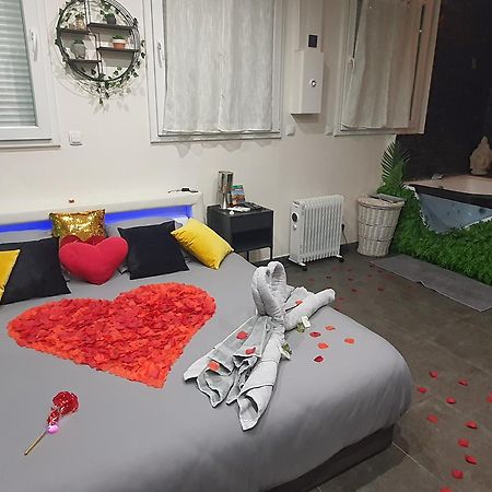 Suite Jacuzzi Privatif Plage Des Catalans Marselha Exterior foto